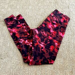 Align LuLulemon Red/Black Marble Print Size 6 Legging
